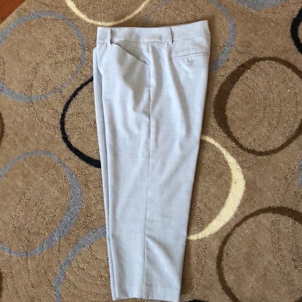 Daisy Fuentes size 6 gray dressy Capri pants